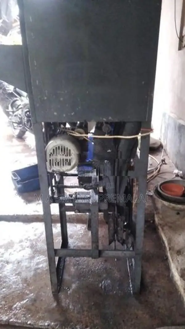 Cashew Cutting Machine