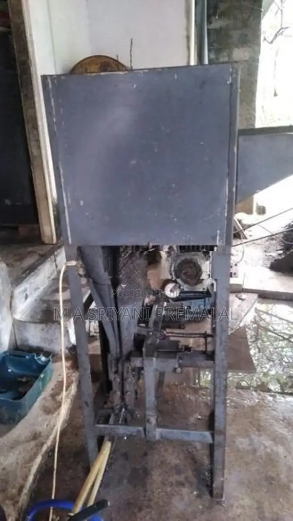 Cashew Cutting Machine