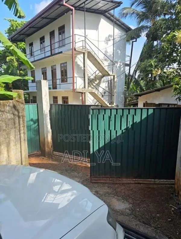 අංග සම්පූර්ණ කාමරයක් Malabe