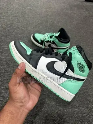 Air Jordan 1 Retro High OG Green Glow