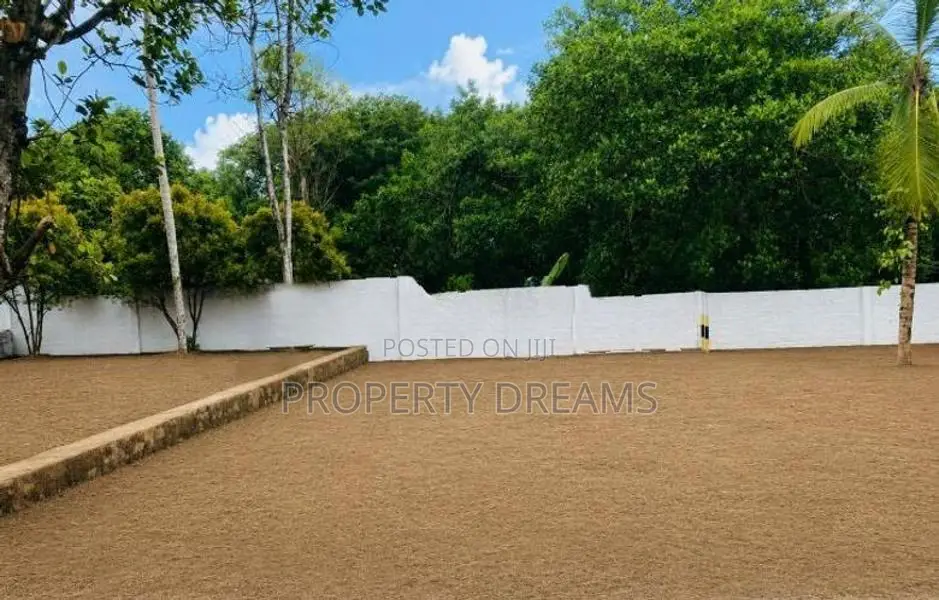 Residential Land for Sale Near to Main Road (150m) Thalawathugoda