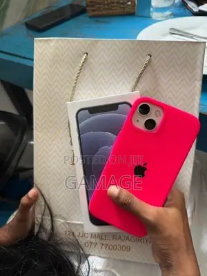 Apple iPhone 13 (Used)