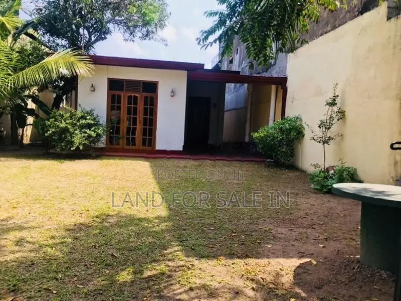 Ratmalana Land with House