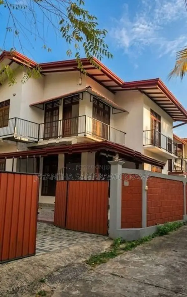 Twin House for Sale in Athurugiriya | 10 Perches 5 Bedrooms