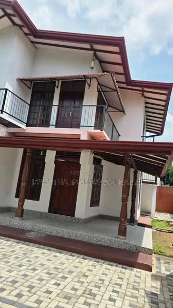 Twin House for Sale in Athurugiriya | 10 Perches 5 Bedrooms