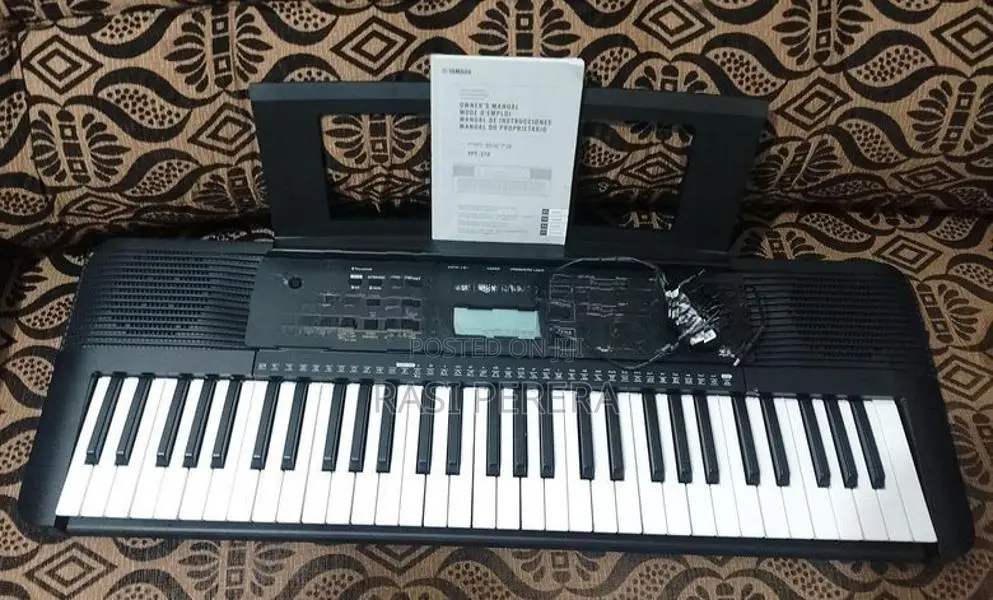 Yamaha PSR - E273 Keyboard