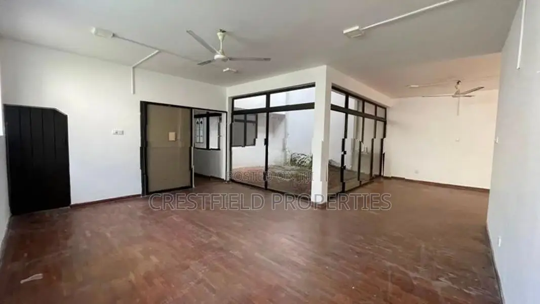 Spacious 3 Bedroom House for Rent at Colombo 07
