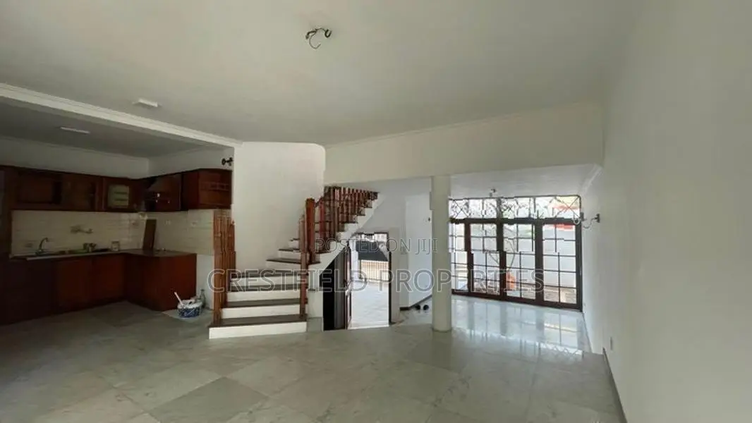 Exclusive 4 Bedroom House for Rent at Colombo 05