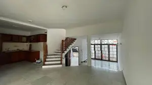 Exclusive 4 Bedroom House for Rent at Colombo 05