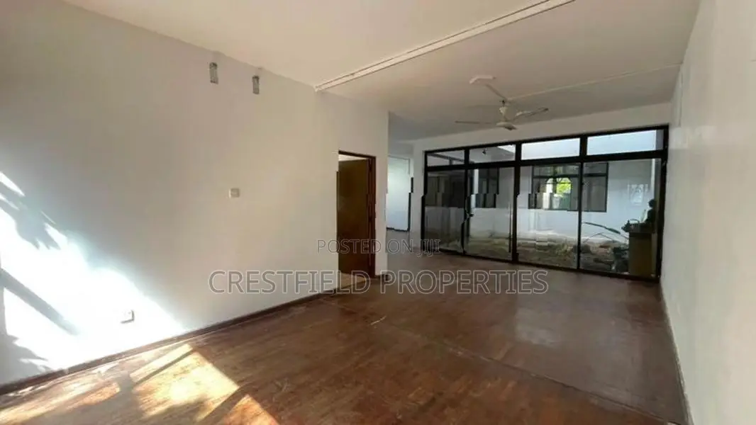 Spacious 3 Bedroom House for Rent at Colombo 07