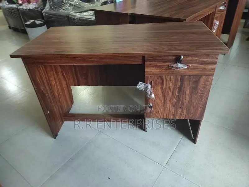 New 4*2 Ft Melamine Office Table