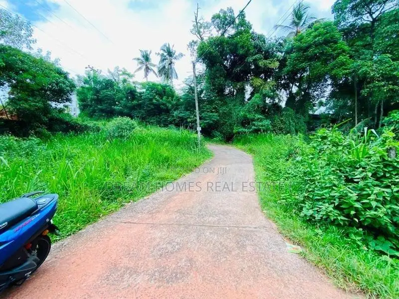 10.1 Perches Square-Shaped Flat Land Sudarshana Mawatha