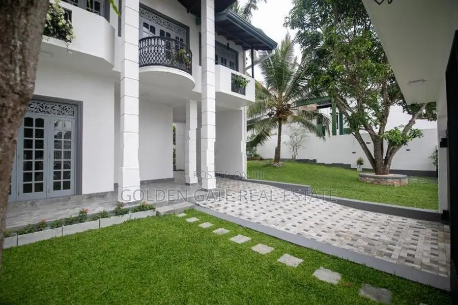Kadawatha 9th Mile Post Two Storey Elegant House for Sale