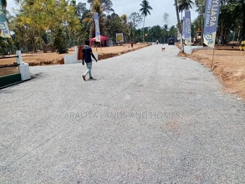 ඉඩම් විකිණීිමට Yakkala