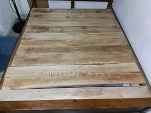 6×7 තේක්ක ලී ඇදක්