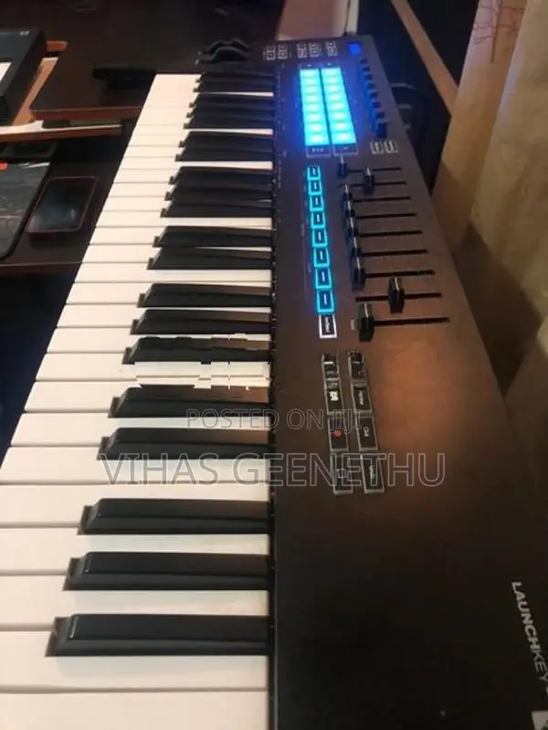 Novation Launchkey 49 MK3 Midi Keyboard