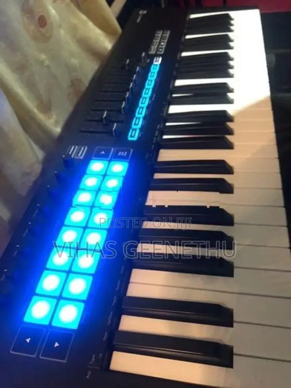 Novation Launchkey 49 MK3 Midi Keyboard