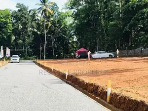 හෝමගම අගනා බිම් කොටස්