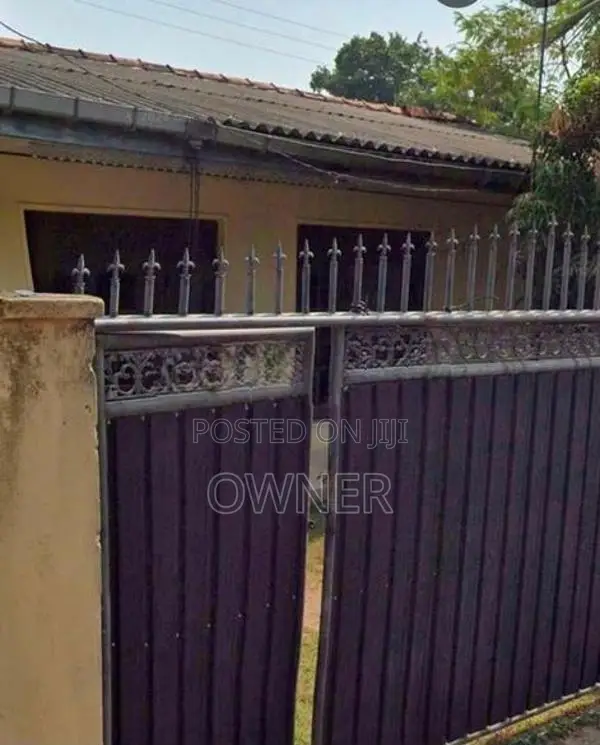 Land with House for Sale in Makuluduwa Piliyandala