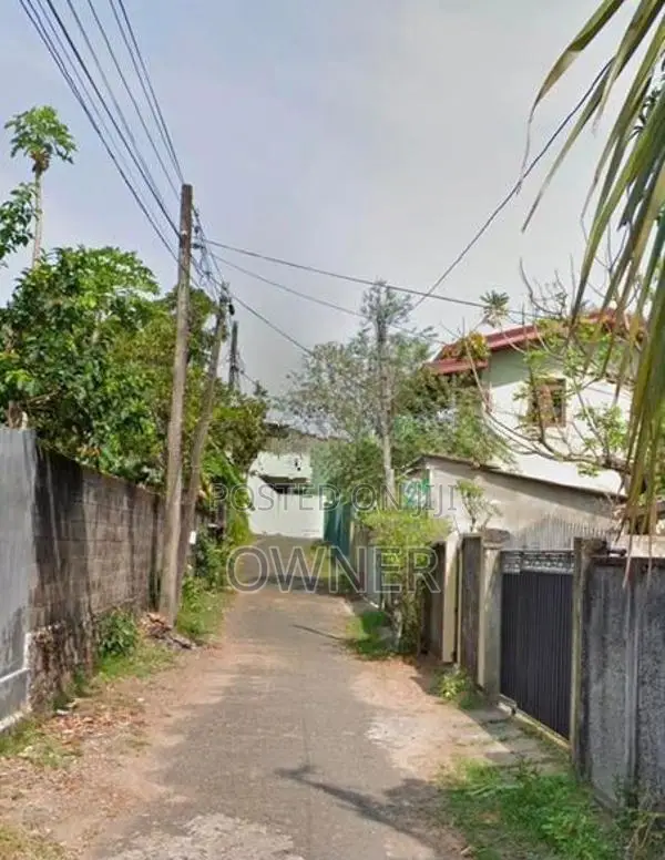 Land with House for Sale in Makuluduwa Piliyandala