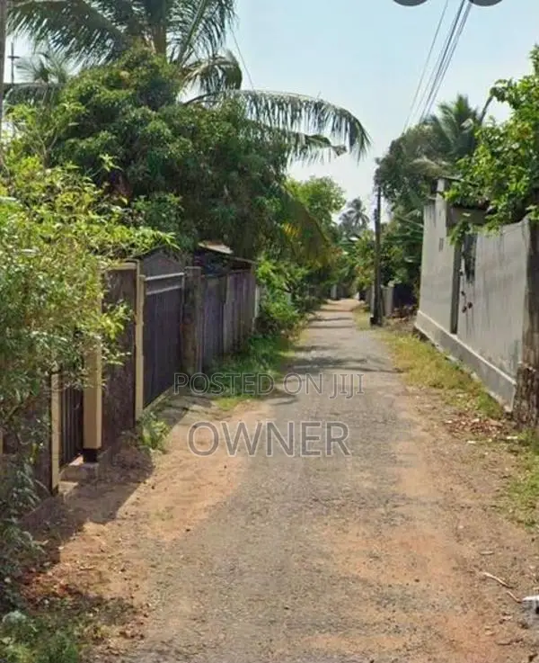 Land with House for Sale in Makuluduwa Piliyandala