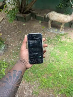Apple iPhone SE 2 (Used)