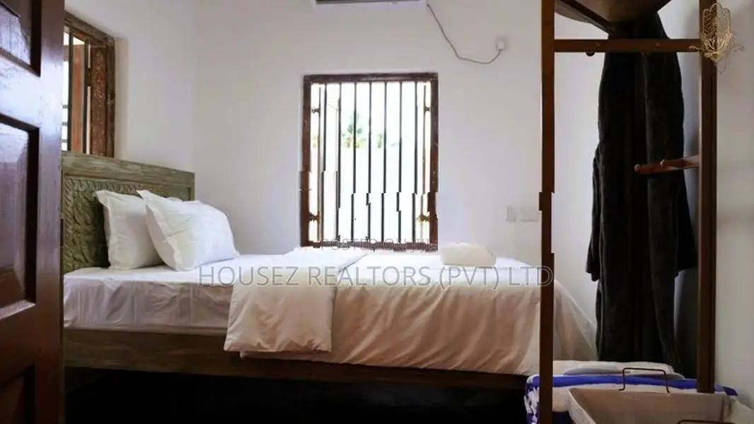 Fully Furnished Luxury Villa with Infinity Pool for Sale – Dodanduwa