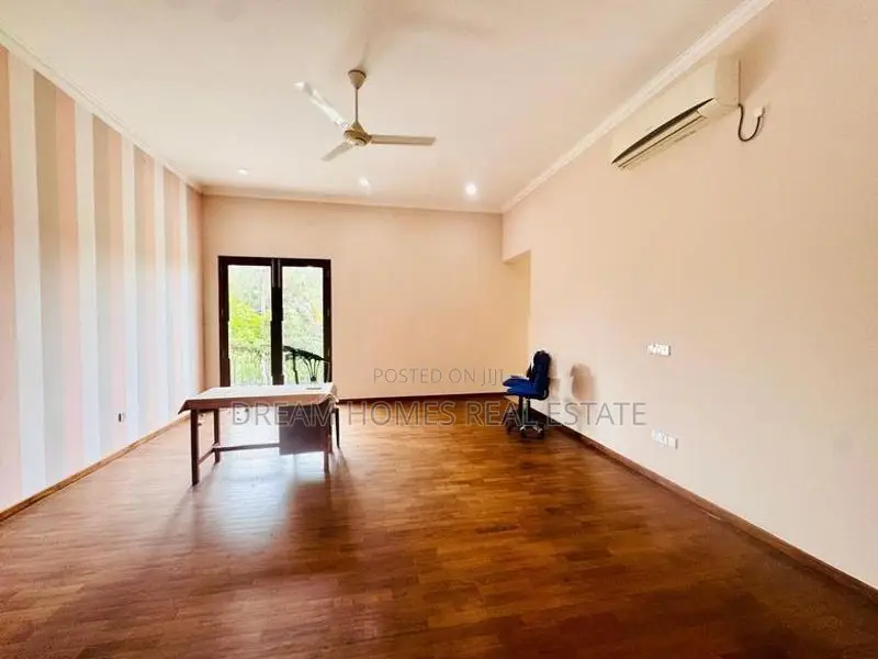 Elegant Two-Storey Family Home with Swimming Pool – Pelawatte