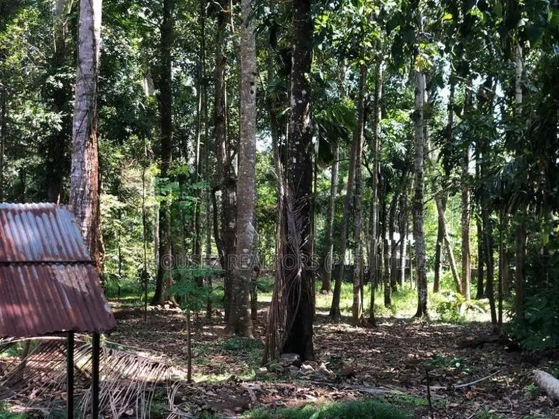 Spacious House for Sale – Ambuluwawa