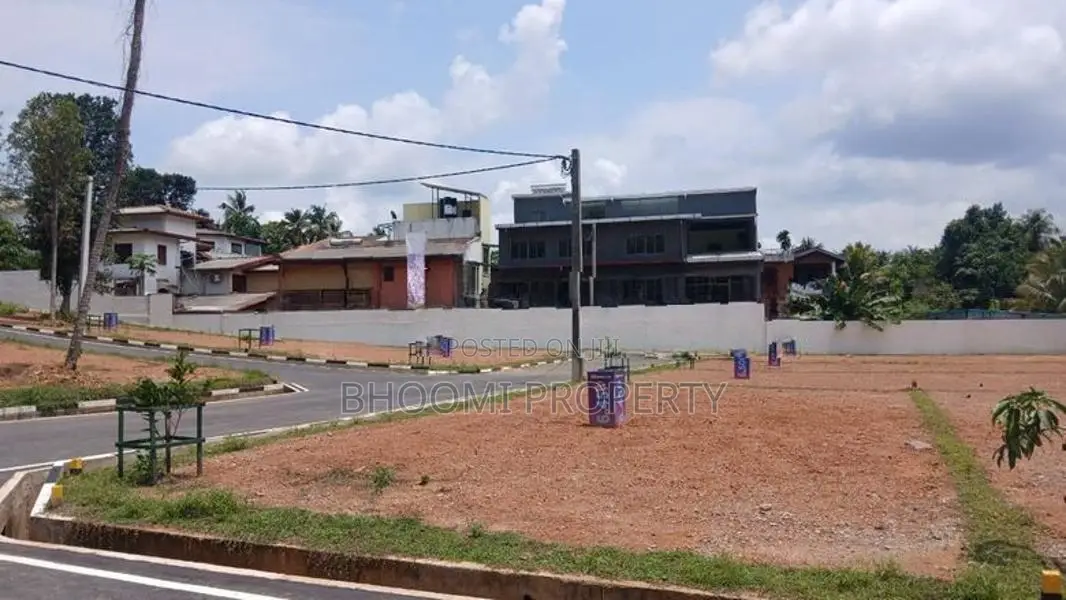 Kadawatha Luxury Land for Sale