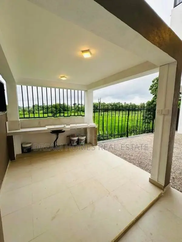 Super Luxury Gated New House Boralesgamuwa