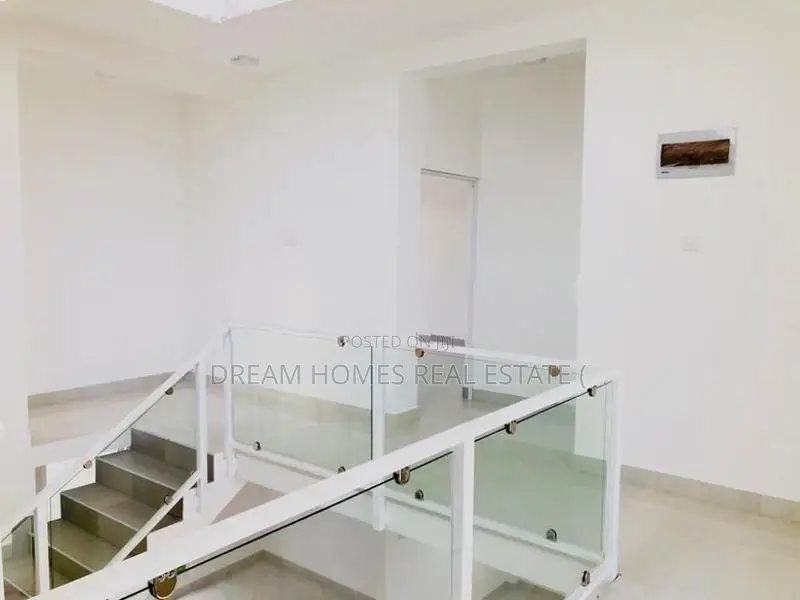 Brand-New Luxury 3-Storey House for Sale – Kadana