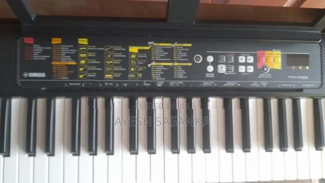 Yamaha PSR F52 Keyboard