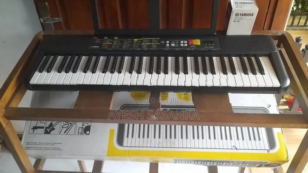 Yamaha PSR F52 Keyboard