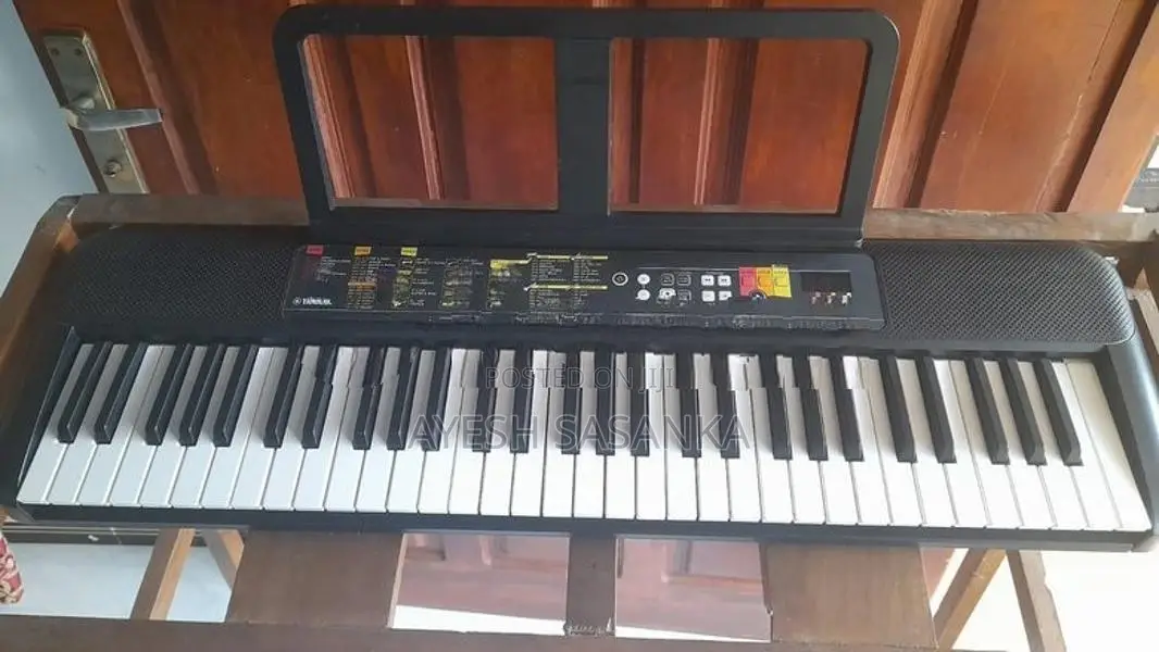 Yamaha PSR F52 Keyboard