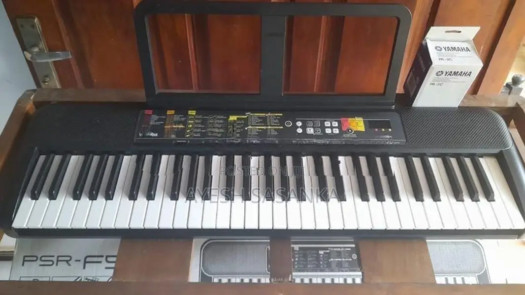 Yamaha PSR F52 Keyboard