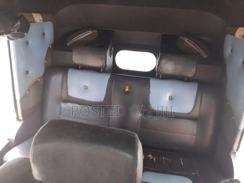 Bajaj RE 205 Three Wheel 2011
