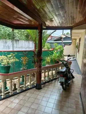 Comfortable Home with Spacious Land for Sale in Kahathuduwa!