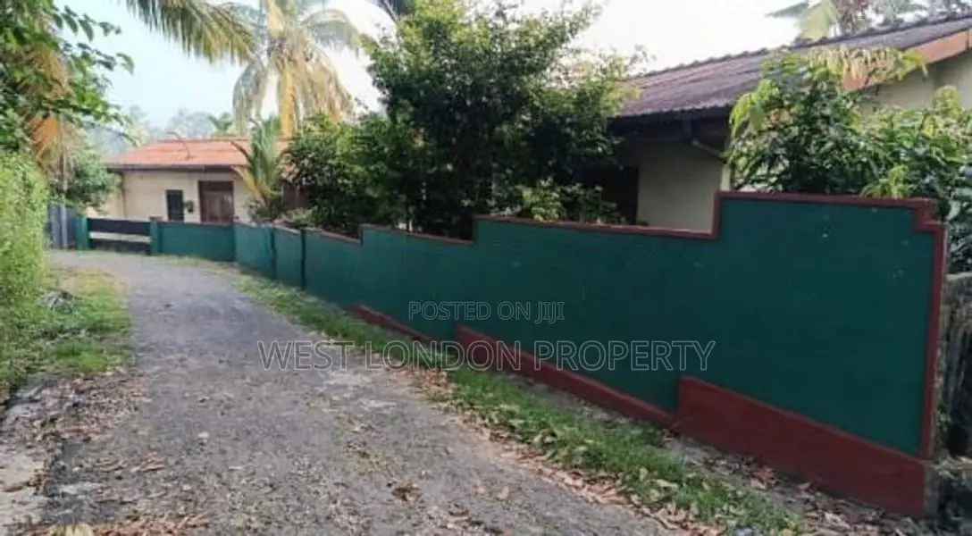 Comfortable Home with Spacious Land for Sale in Kahathuduwa!