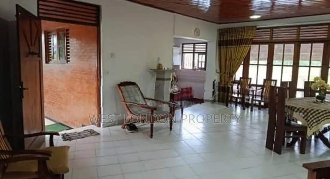 Comfortable Home with Spacious Land for Sale in Kahathuduwa!
