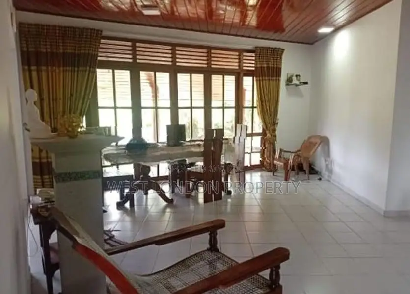 Comfortable Home with Spacious Land for Sale in Kahathuduwa!