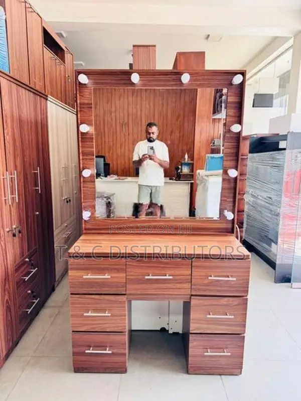 Hollywood Dressing Table