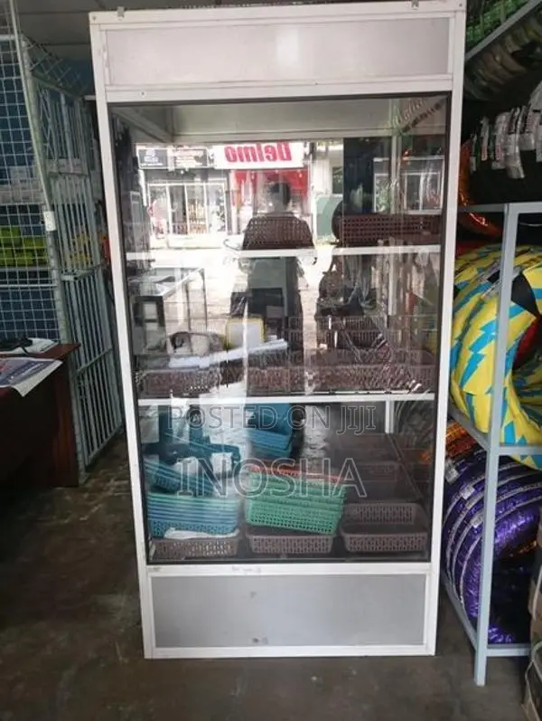 Glass showcase