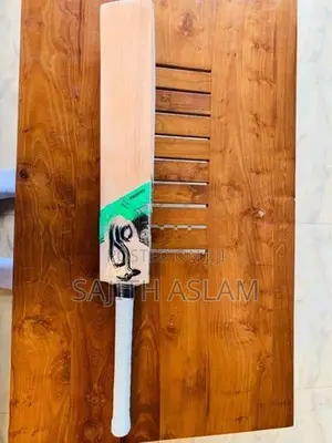 Kookaburra Kahuna Cricket Bat