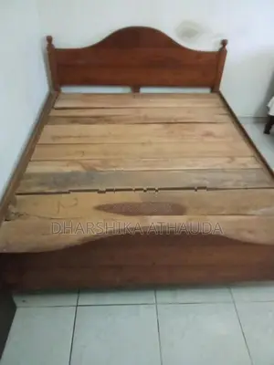 Teak bed 6' 5' with metress