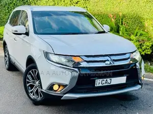 Mitsubishi Outlander G Navi Premium 1ST 2015