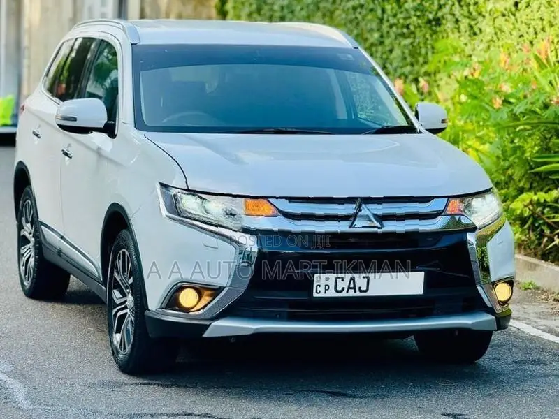 Mitsubishi Outlander G Navi Premium 1ST 2015