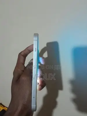 Apple iPhone 13 (Used)