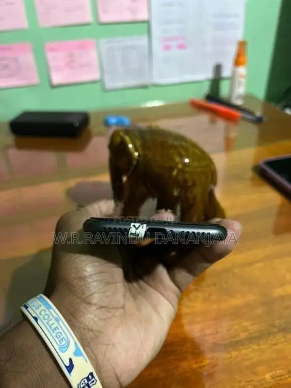 Apple iPhone 8 (Used)