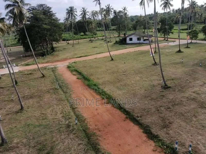 වාරියපොල නගරයෙන්ම නේවාසික කලාපයෙන් ඉඩමක්